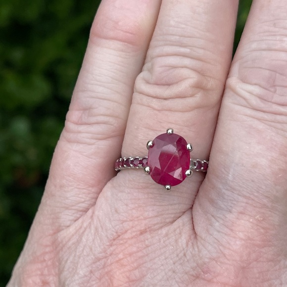 2.7 ct Ruby set in 18k white gold diamonds around the Ruby $7000. Steal-read on! - Picture 6 of 13